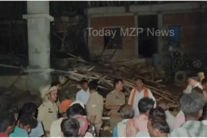 Bhadohi Breaking Shuttering fell during house casting 5 workers injured