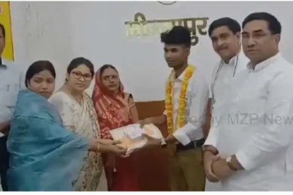 Brilliant students were honored in Mirzapur Magistrate Office