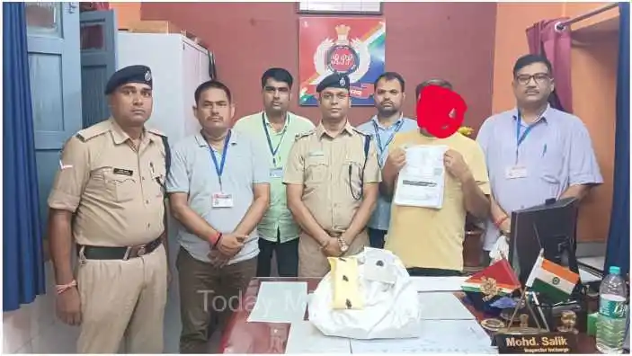 Mirzapur A youth who made railway e-tickets illegally was arrested with tickets worth 1 lakh 70 thousand