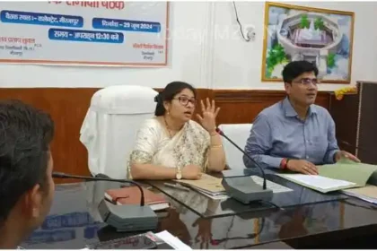 Mirzapur DM took information about flood preparations and also gave necessary guidelines