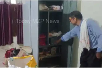 Thieves broke into the house, broke the lock of the locker and stole jewellery and cash worth about Rs 5 lakh