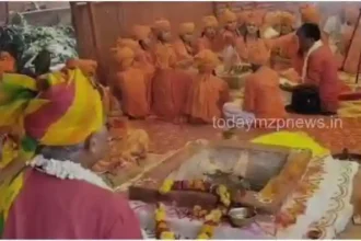 A huge crowd of devotees gathered at Om Namah Shivaya Ashram situated on the banks of Yamuna in Prayagraj