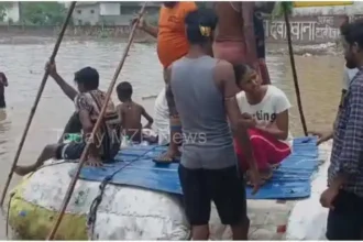 Bareilly News Made a boat out of empty water bottles