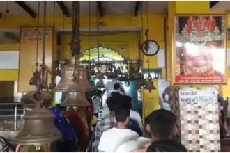 Bhadohi Devotees performed Jalabhishek in the ancient Baba Harihar Nath temple