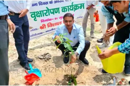 Bhadohi District Magistrate inaugurated Van Mahotsav from 01 to 07 July by planting trees