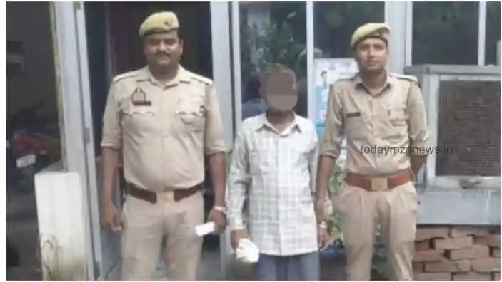 Bhadohi Gyanpur Ganja smuggler with a reward of 10 thousand rupees caught by the police