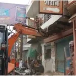 Bulldozers run on those illegally encroaching on Jaunpur roads