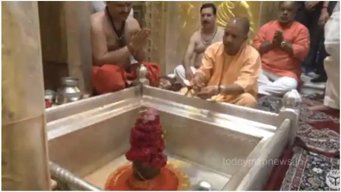 CM Yogi visited Kashi Vishwanath and Kaal Bhairav ​​on the first Monday of Sawan