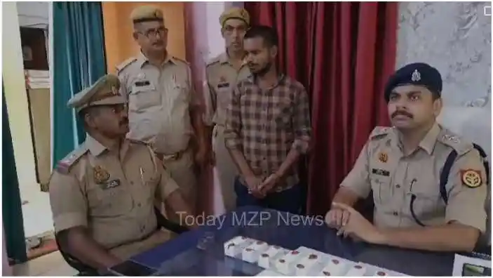 Chandauli News Police arrested four clever thieves along with stolen goods