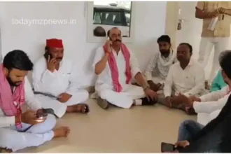 Chandauli SP MLA sits on dharna with SP workers outside SP office