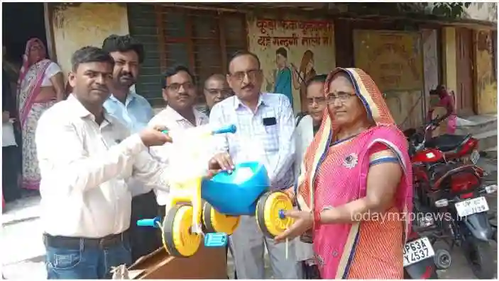 Chilh Mirzapur Toys and educational kits were distributed at 7 Anganwadi centres