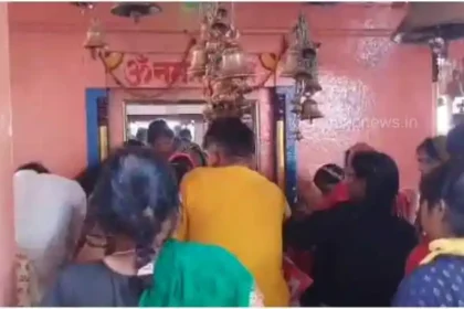 Crowd of devotees at Baba Jageshwar Nath temple in Chandauli during the month of Sawan