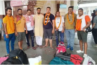 Devotees going to Amarnath Yatra were welcomed with flower showers at the railway station