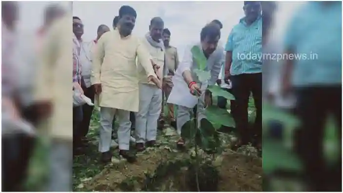 Dobhi Jaunpur Trees play an important role in saving lives from natural disasters Dhananjay Singh