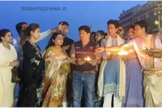 Famous poet Kumar Vishwas arrived with his family to see the famous Ganga Aarti of Kashi