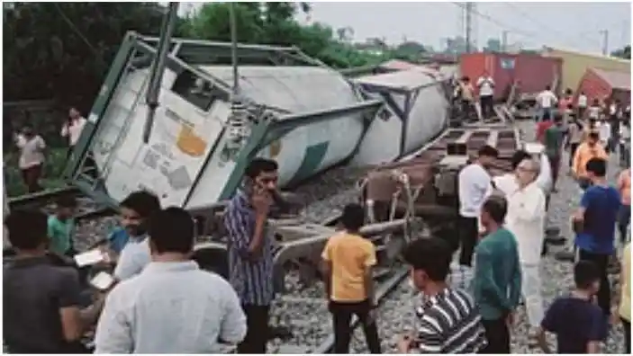 Goods train overturned in Amroha 10 coaches derailed