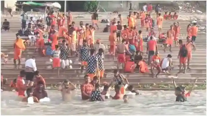 Groups of devotees set out with Ganga water from Shaktipeeth Vindhyachal