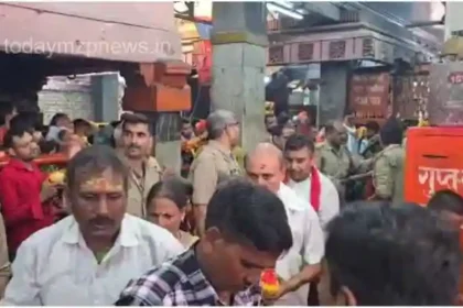 Huge crowd of devotees at Maa Vindhyavasini Darbar on Guru Purnima