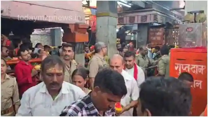 Huge crowd of devotees at Maa Vindhyavasini Darbar on Guru Purnima