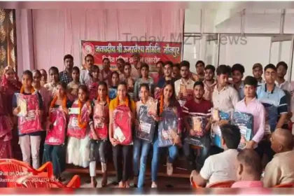 Jaunpur The District Shri Umar Vaishya Committee organized an honor ceremony