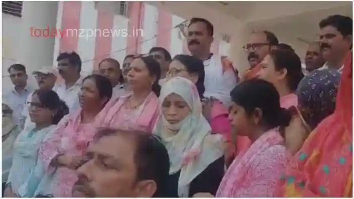 Jaunpur The court premises reverberated with the roar of teachers