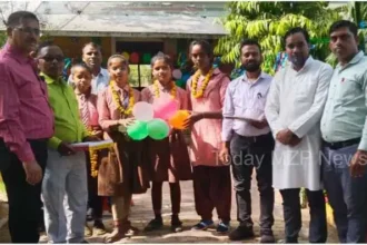 Kachhwa Children who reached school on the first day were encouraged