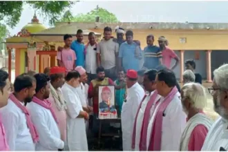 Kachhwa SP workers celebrated Akhilesh Yadav's birthday with great pomp