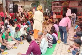 Kachhwa Thousands of devotees tasted the Prasad on the occasion of Guru Purnima