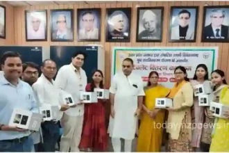 Kashi Vidyapeeth Tablets distributed to students in History Department