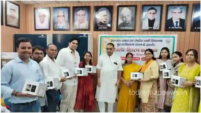 Kashi Vidyapeeth Tablets distributed to students in History Department