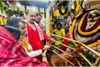 MP Dharmendra Yadav along with his wife visited Maa Vindhyavasini