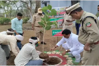 Madihaan Mirzapur Forest festival celebrated by planting saplings