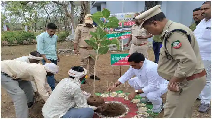 Madihaan Mirzapur Forest festival celebrated by planting saplings