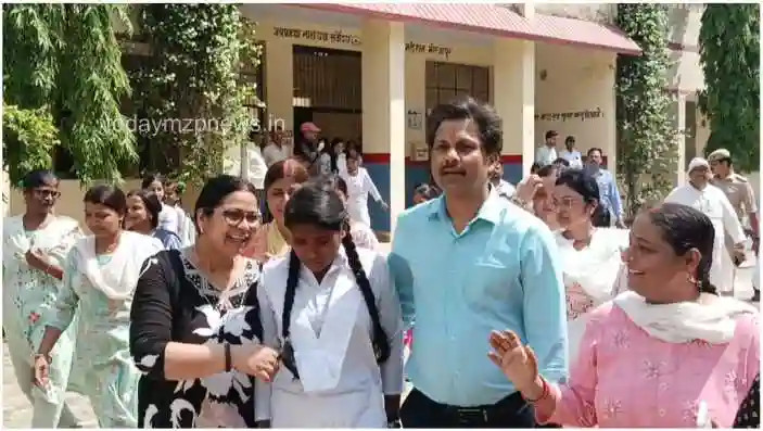 Madihan Mirzapur Photo of a student crying in front of the Chief Secretary goes viral