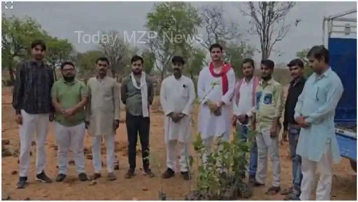 Mirzapur 51 trees were planted on Vindhya mountain on the birthday of Akhilesh Yadav