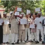 Mirzapur AAP protested against the mismanagement in Mandali Hospital