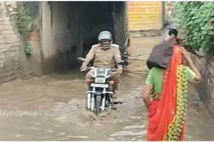 Mirzapur After the rain, water started filling in the railway underpass