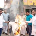 Mirzapur Bhaj Yuva Morcha burns effigy of Rahul Gandhi for calling Hindu society violent