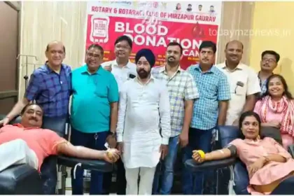 Mirzapur Blood donation camp organized by Rotary Club Gaurav was held at Krishna Hospital