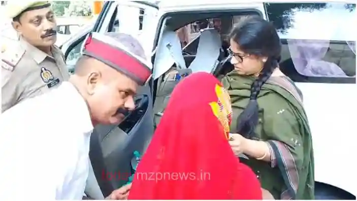 Mirzapur DM generosity he stopped the car of the family sitting on the protest and listened to their plea