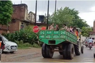 Mirzapur Despite the state government ban the journey of death on tractor trolleys continues