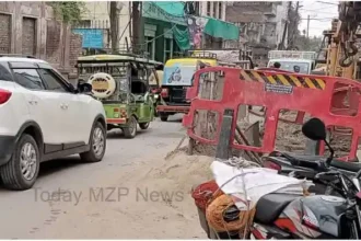 Mirzapur Imambara- Shastri bridge road is facing traffic jam