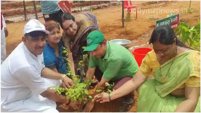 Mirzapur Maha tree plantation campaign started in Barkacha with blowing of conch shell