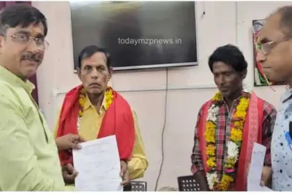 Mirzapur News The Municipal Chairman honored two employees who retired today
