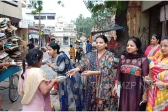 Mirzapur Rotary Club Elite members distributed food among the poor