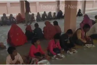 On Haliya Guru Purnima, devotees offered prayers at Paramhansa Ashram