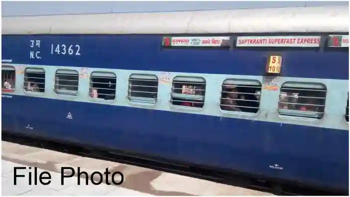 Samparak Kranti Express photo