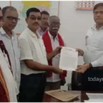 Sonbhadra CPI gave a memorandum to DM for resolving problems