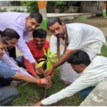 Sonbhadra Discussion on environment by planting trees on Bank Day