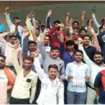 Sonbhadra Electricity department meter readers protested against not getting salary